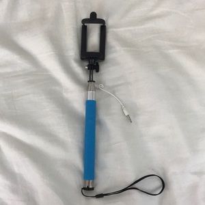 Add on item selfie stick (free)